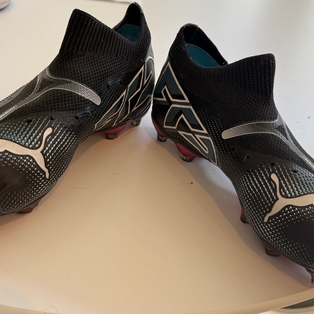 Puma Black and White Soccer Cleats- women's size 7 - Picture 2 of 9